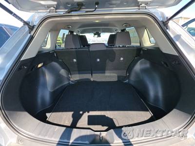 2025 Toyota Corolla Cross LE - zdjęcie 16 z 33 - miniatura