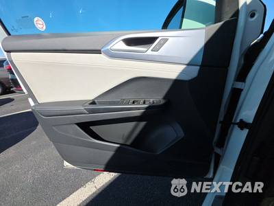 2025 Volkswagen Taos SE - zdjęcie 9 z 25 - miniatura