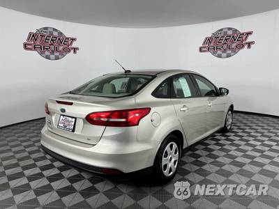 2017 Ford Focus SE Sedan - zdjęcie 7 z 41 - miniatura