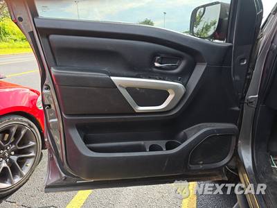 2019 Nissan TITAN PRO-4X Crew Cab Short Bed - zdjęcie 9 z 31 - miniatura