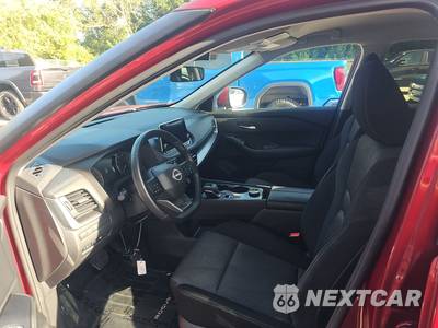 2025 Nissan Rogue SV - zdjęcie 7 z 18 - miniatura
