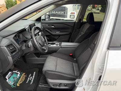 2025 Nissan Rogue SV - zdjęcie 32 z 51 - miniatura