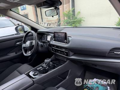 2025 Nissan Rogue SV - zdjęcie 39 z 51 - miniatura