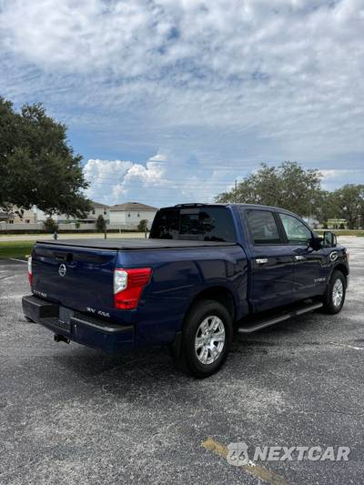 2017 Nissan TITAN SV Crew Cab Short Bed - zdjęcie 5 z 18 - miniatura