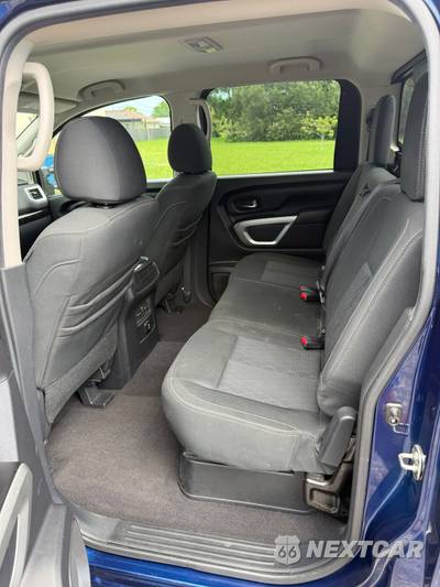 2017 Nissan TITAN SV Crew Cab Short Bed - zdjęcie 9 z 18 - miniatura