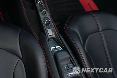 2021 Ferrari F8 Spider Convertible - zdjęcie 22 z 33 - miniatura