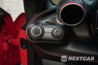 2021 Ferrari F8 Spider Convertible - zdjęcie 26 z 33 - miniatura