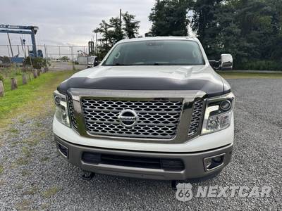 2018 Nissan TITAN XD Platinum Reserve Crew Cab Medium Bed - zdjęcie 2 z 55 - miniatura