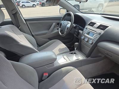 2010 Toyota Camry LE - zdjęcie 8 z 18 - miniatura