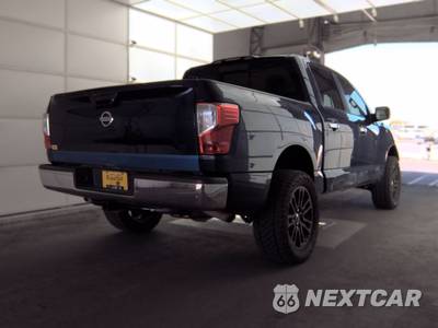 2018 Nissan TITAN SV Crew Cab Short Bed - zdjęcie 4 z 43 - miniatura