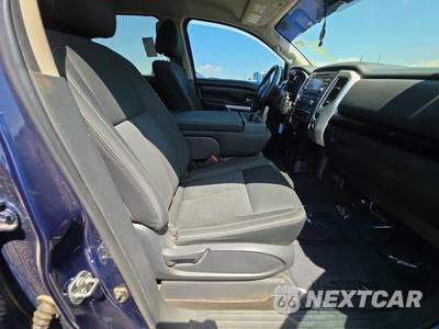 2018 Nissan TITAN SV Crew Cab Short Bed - zdjęcie 8 z 43 - miniatura