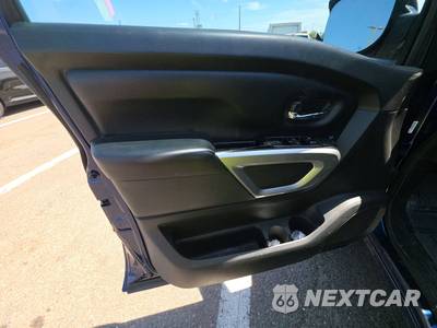 2018 Nissan TITAN SV Crew Cab Short Bed - zdjęcie 9 z 43 - miniatura