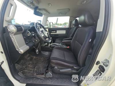 2014 Toyota FJ Cruiser w/Rear Doors - zdjęcie 7 z 36 - miniatura