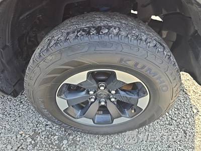 2019 Ram 1500 Rebel Extended Cab Medium Bed - zdjęcie 9 z 22 - miniatura