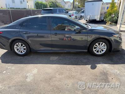 2025 Toyota Camry SE - zdjęcie 4 z 17 - miniatura