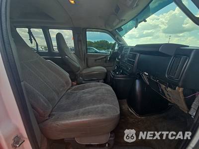 2016 Chevrolet Express 3500 Passenger Van LT 1LT 155.0" WB - zdjęcie 8 z 46 - miniatura