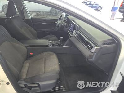 2025 Toyota Camry LE - zdjęcie 8 z 25 - miniatura