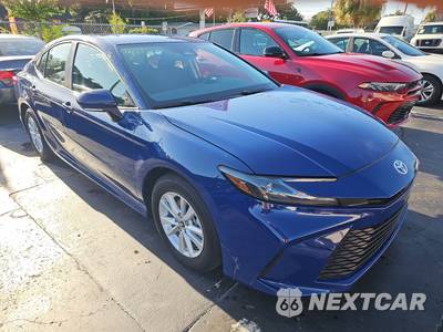 2026 Toyota Camry LE - zdjęcie 3 z 17 - miniatura