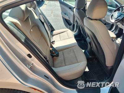 2017 Hyundai Elantra SE Sedan - zdjęcie 10 z 19 - miniatura