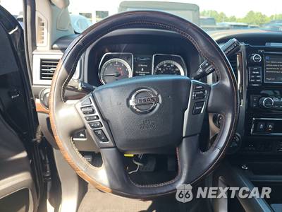 2018 Nissan TITAN Platinum Reserve Crew Cab Short Bed - zdjęcie 10 z 24 - miniatura