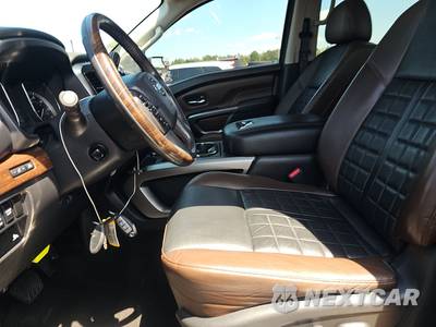 2018 Nissan TITAN Platinum Reserve Crew Cab Short Bed - zdjęcie 7 z 24 - miniatura