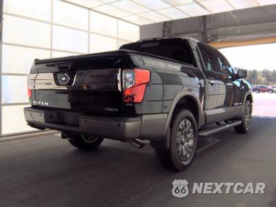 2018 Nissan TITAN Platinum Reserve Crew Cab Short Bed - zdjęcie 4 z 24 - miniatura