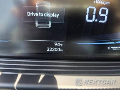 2025 Hyundai Venue Limited - zdjęcie 4 z 30 - miniatura
