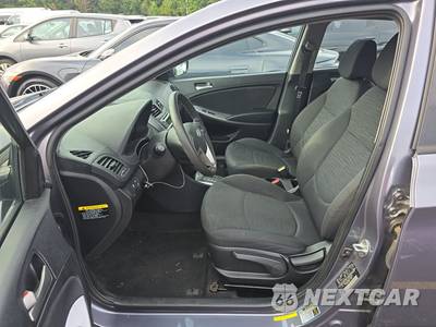 2017 Hyundai Accent SE Hatchback - zdjęcie 7 z 17 - miniatura