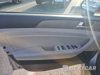 2016 Hyundai Sonata Hybrid SE - zdjęcie 9 z 37 - miniatura