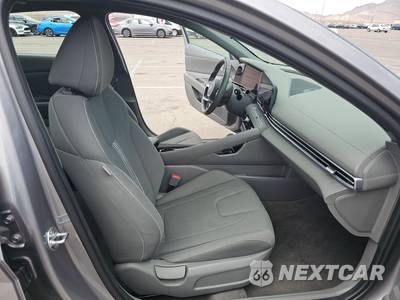 2025 Hyundai Elantra SEL Convenience - zdjęcie 8 z 41 - miniatura