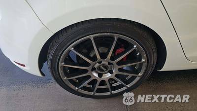 2014 Volkswagen GTI Driver's Edition - zdjęcie 25 z 43 - miniatura