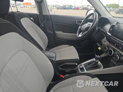 2025 Hyundai Venue SEL - zdjęcie 8 z 30 - miniatura