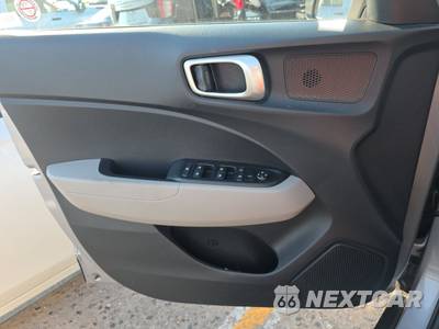 2025 Hyundai Venue SEL - zdjęcie 9 z 49 - miniatura