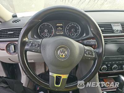 2013 Volkswagen Passat TDI SEL Premium - zdjęcie 10 z 41 - miniatura