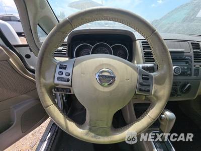 2012 Nissan Versa 1.8 SL Hatchback - zdjęcie 10 z 29 - miniatura