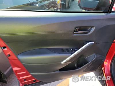 2025 Toyota Corolla Cross LE - zdjęcie 9 z 26 - miniatura