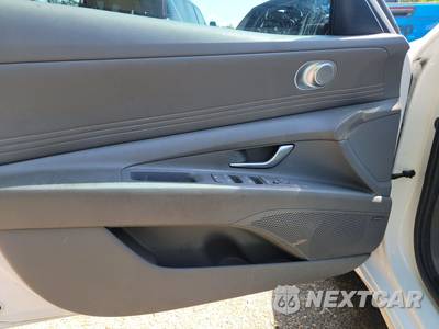 2022 Hyundai Elantra SEL - zdjęcie 9 z 28 - miniatura