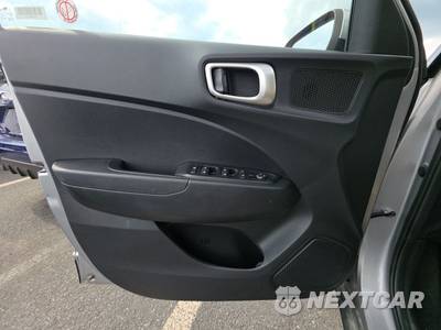 2025 Hyundai Venue SEL - zdjęcie 9 z 31 - miniatura