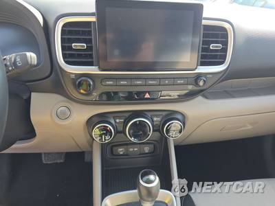 2025 Hyundai Venue SEL - zdjęcie 11 z 32 - miniatura