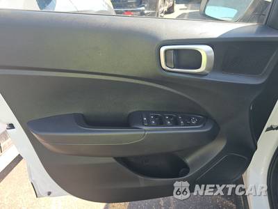 2025 Hyundai Venue SEL - zdjęcie 9 z 23 - miniatura