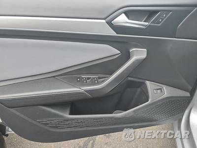 2025 Volkswagen Jetta SE - zdjęcie 9 z 31 - miniatura