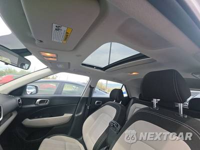 2025 Hyundai Venue SEL - zdjęcie 20 z 27 - miniatura