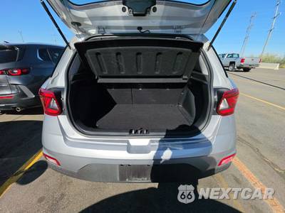 2025 Hyundai Venue SEL - zdjęcie 16 z 21 - miniatura