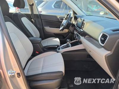 2025 Hyundai Venue SEL - zdjęcie 8 z 21 - miniatura