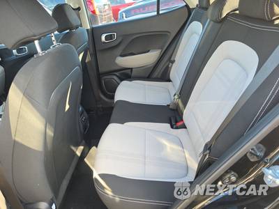 2025 Hyundai Venue SEL - zdjęcie 13 z 35 - miniatura