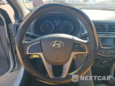 2016 Hyundai Accent SE Hatchback - zdjęcie 10 z 38 - miniatura