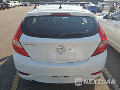 2016 Hyundai Accent SE Hatchback - zdjęcie 5 z 38 - miniatura