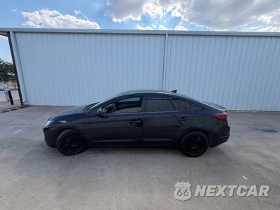 2020 Hyundai Elantra SEL Sedan - zdjęcie 8 z 47 - miniatura
