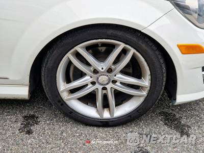 2012 Mercedes-Benz C 300 4MATIC Sedan - zdjęcie 19 z 46 - miniatura