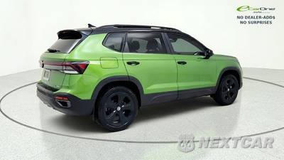2025 Volkswagen Taos SE Black - zdjęcie 9 z 50 - miniatura